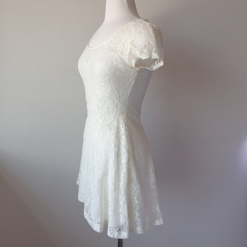 Floral Lace Dress - Picture 4 of 8